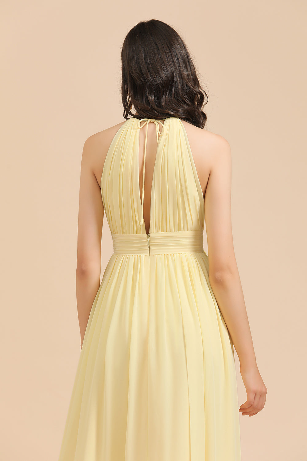 Neckholder Ärmellos Daffodil Chiffon Bridesmaid Dress with Rüschen