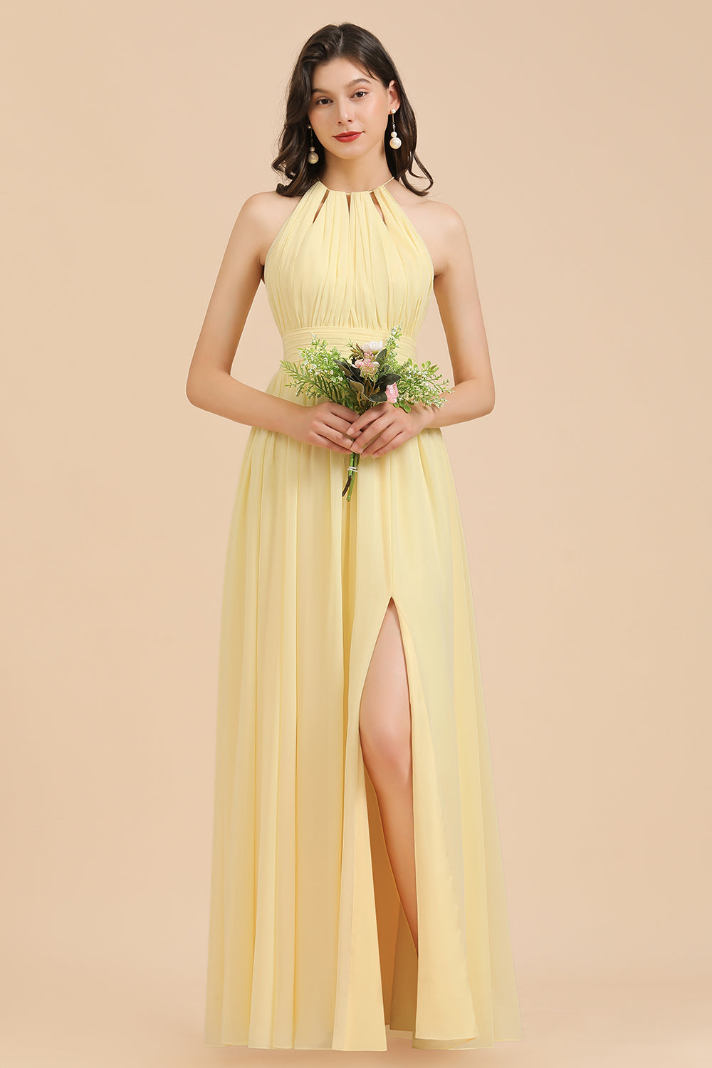 Neckholder Ärmellos Daffodil Chiffon Bridesmaid Dress with Rüschen