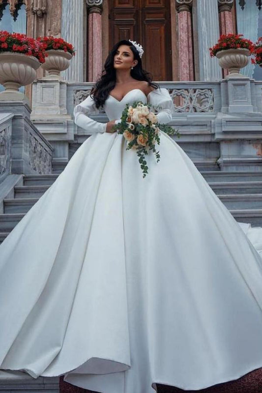 Ärmelloses, herzförmiges Brautkleid im Prinzessin-Stil aus Satin mit Ärmeln