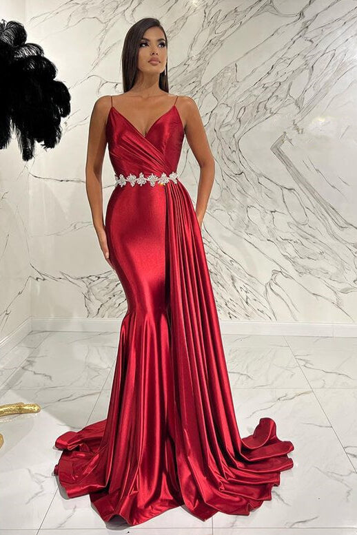 Elegantes rotes Meerjungfrau-Abendkleid mit Spaghettiträgern, tiefem V-Ausschnitt und Gürtelrüschen