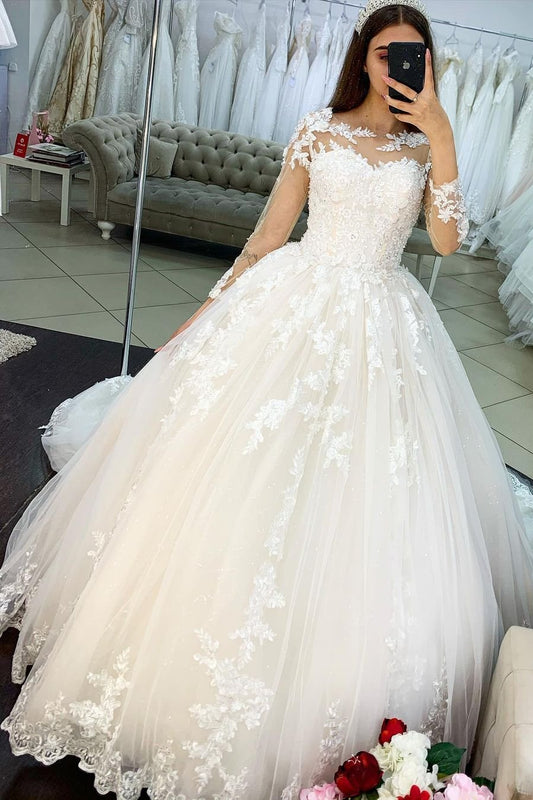 Bateau-Brautkleid im Prinzessin-Stil mit langen Ärmeln, bodenlang und Applikationen aus Spitzentüll