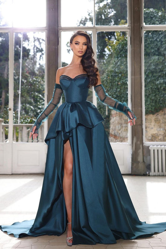 Glamouröses, tintenblaues Ballkleid mit halben Ärmeln und trägerlosem Kleid mit hohem Schlitz